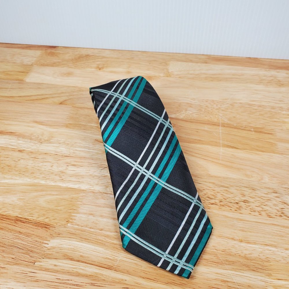 Carolina Bay Stylish St Paddy's Day Theme Plaid Necktie Green White Black Tie